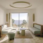 & Belle Hotel
